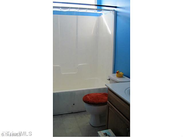 112 Mollie Road Harmony, NC 28634 - Photo 11 of 16 Bath.