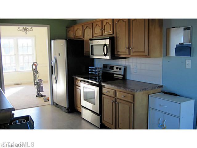 112 Mollie Road Harmony, NC 28634 - Photo 3 of 16 Kitchen.