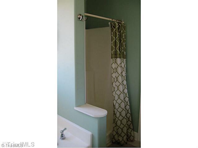 112 Mollie Road Harmony, NC 28634 - Photo 9 of 16 Master Bath/Spa.