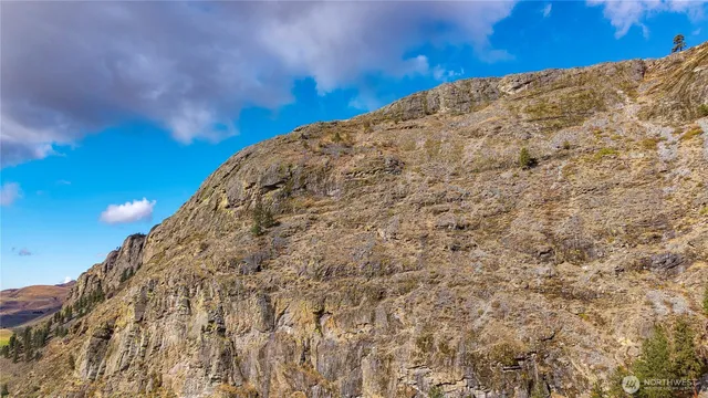 a view of a large building