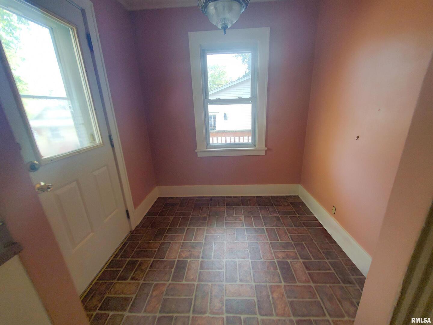 1182 25th Street Moline, IL 61265 - Photo 11 of 17 a view of an empty room and window
