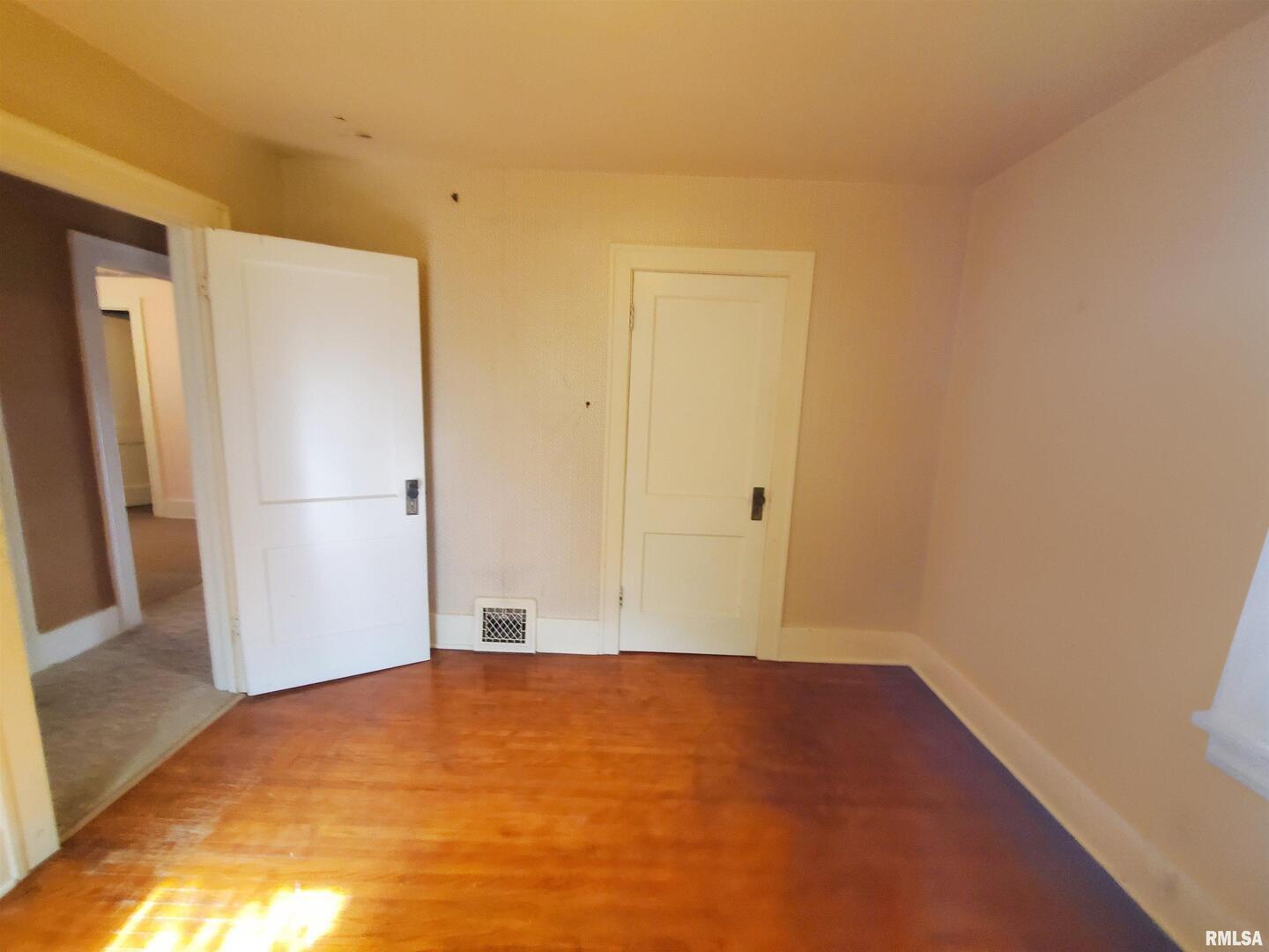 1182 25th Street Moline, IL 61265 - Photo 17 of 17 a view of empty room