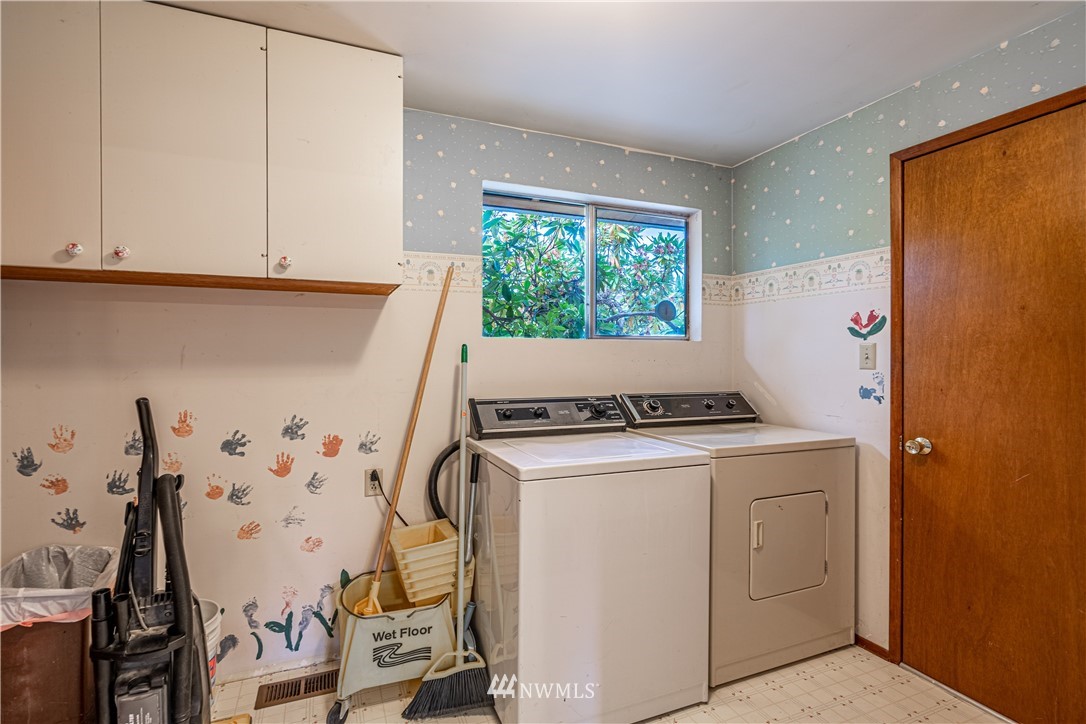 755 Wapato Way Manson, WA 98831 - Photo 10 of 40 a utility room with dryer and washer