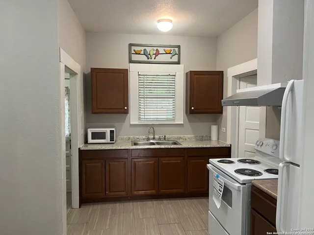 $1,400 | 129 West Young, San Antonio, TX 78214