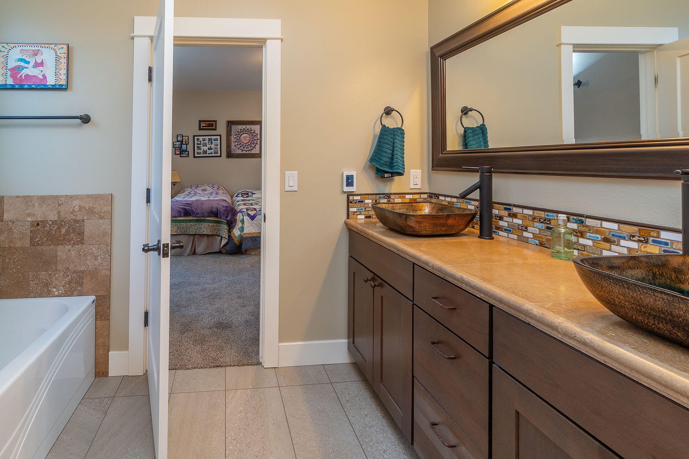 17090 Pasadena Road Bend, OR 97707 - Photo 16 of 33 Primary1 Bath