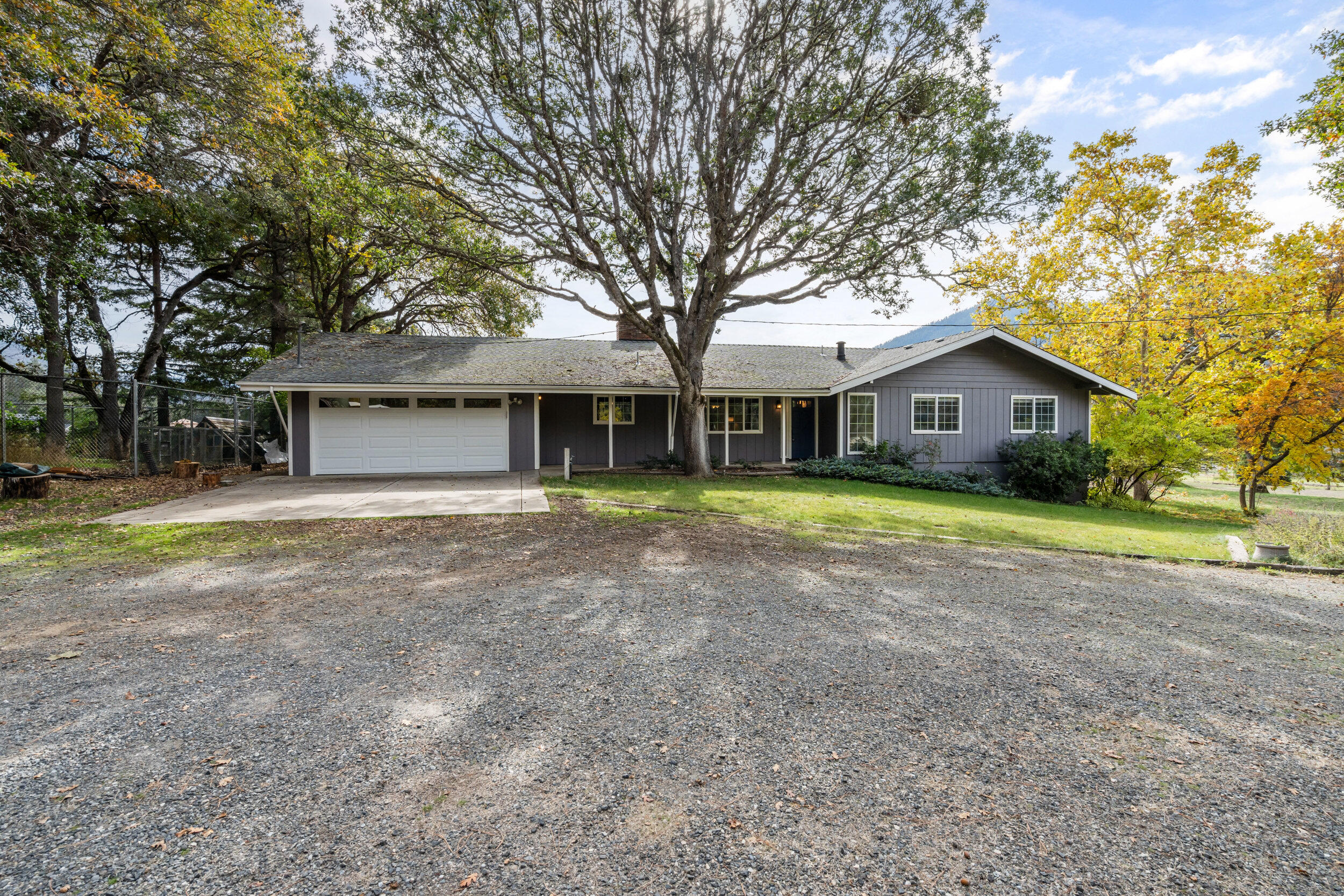 348 Ridgewood Drive Jacksonville, OR 97530 - Photo 52 of 55 Front of House