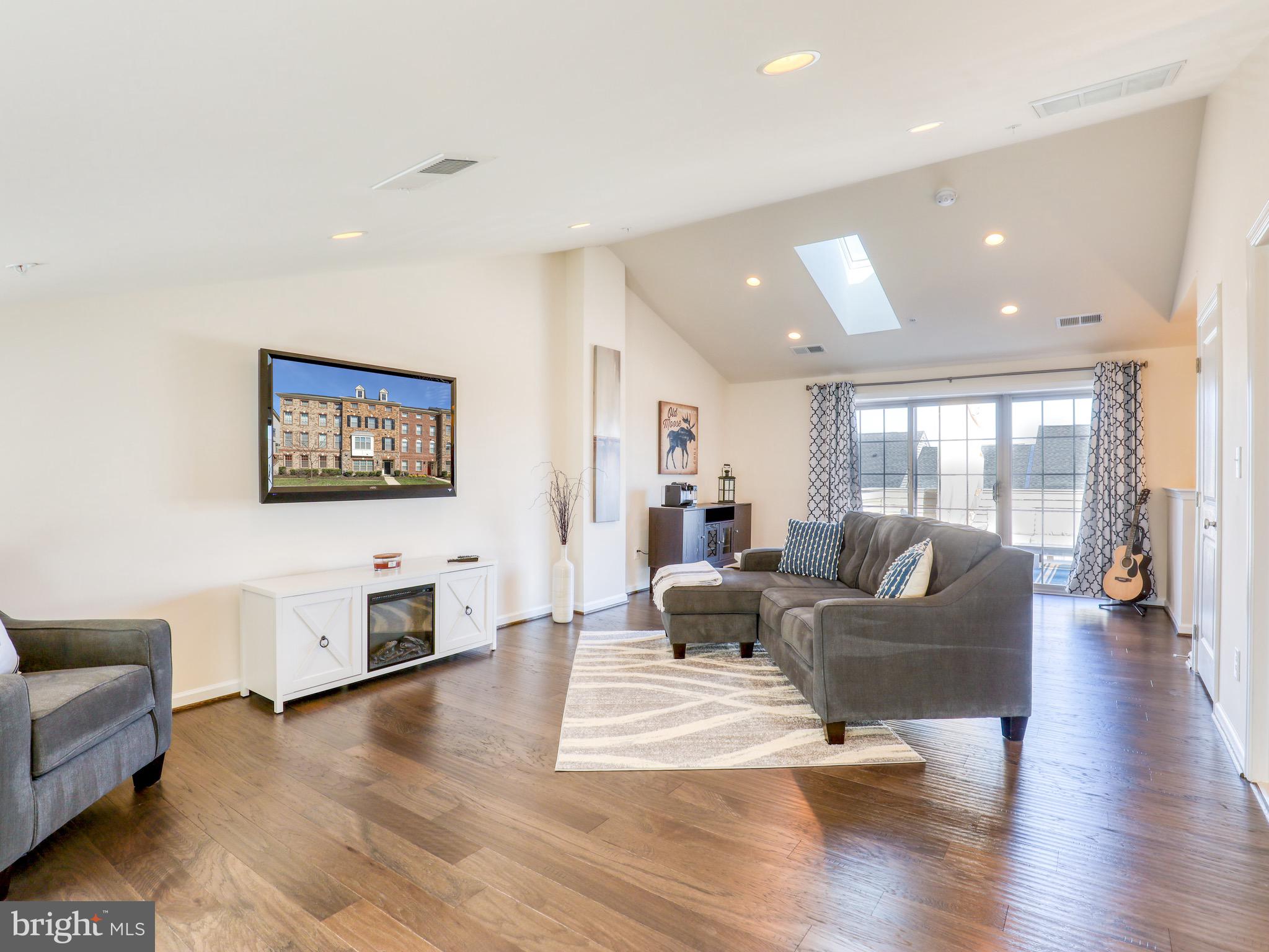 22613 Naugatuck Square Ashburn, VA 20148 - Photo 21 of 32 4th level with cathedral ceiling