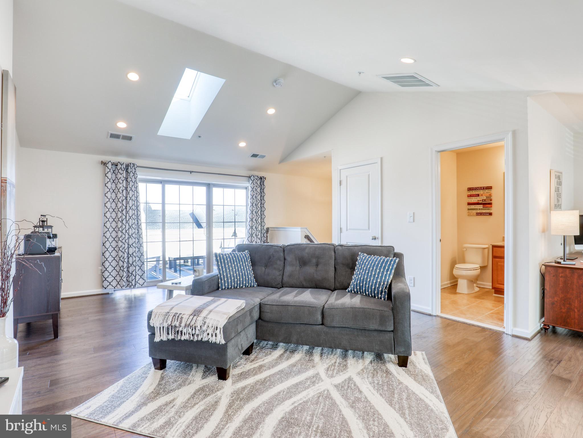 22613 Naugatuck Square Ashburn, VA 20148 - Photo 22 of 32 4th level loft