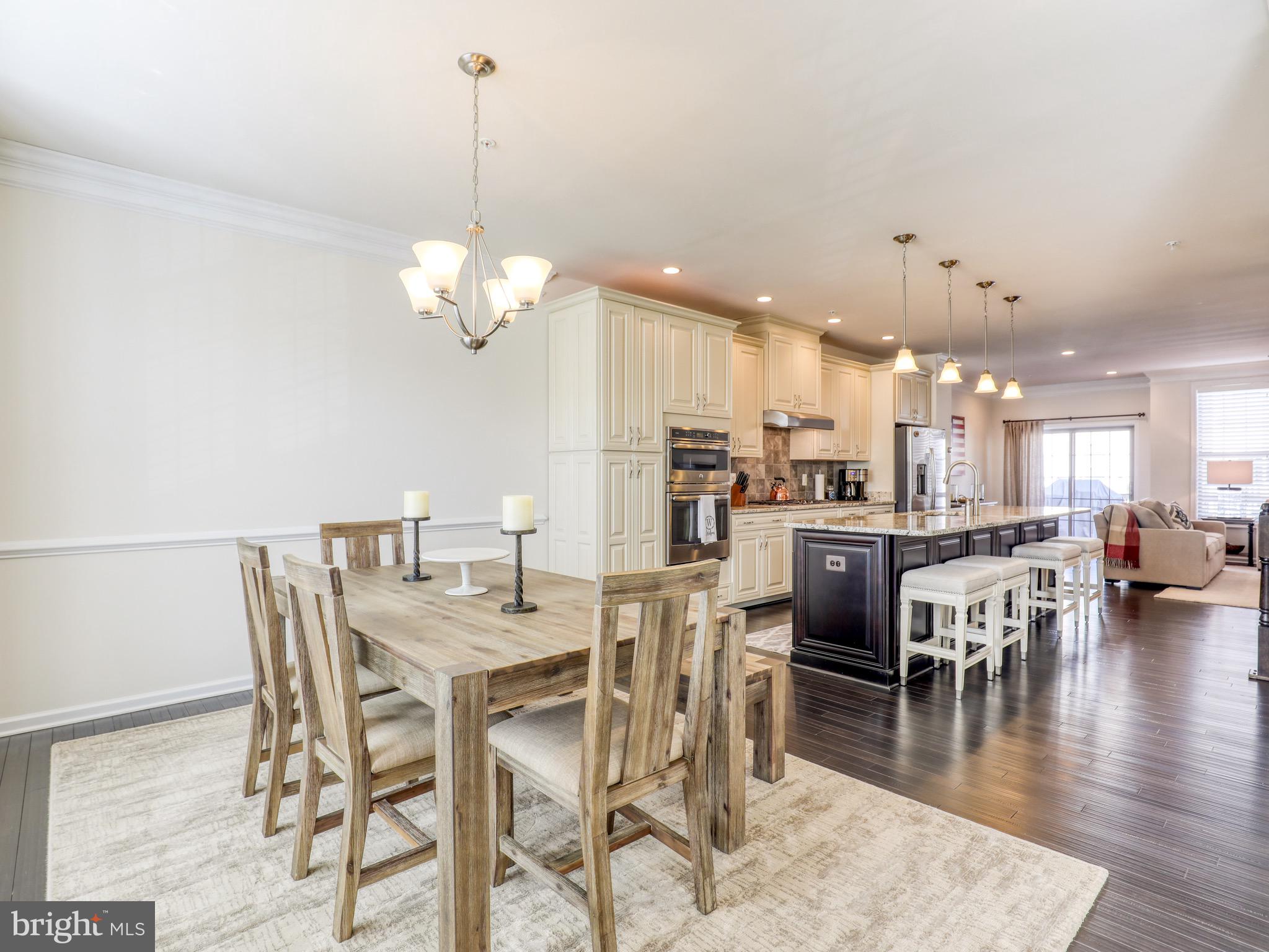 22613 Naugatuck Square Ashburn, VA 20148 - Photo 8 of 32 Dining area off kitchen