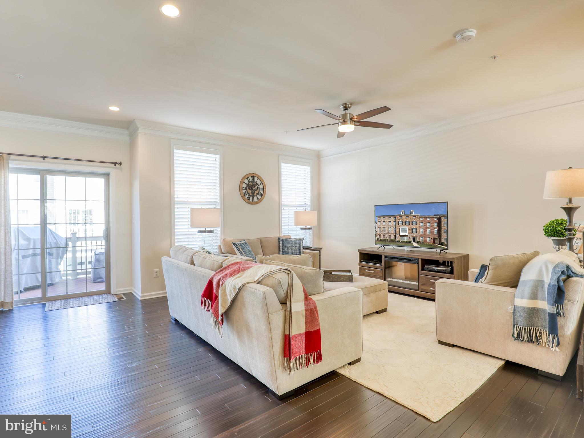 22613 Naugatuck Square Ashburn, VA 20148 - Photo 10 of 32 Family Room