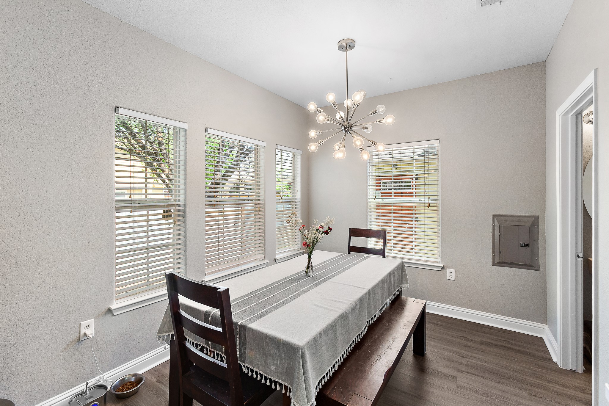 914 Bret Lane Austin, TX 78721 - Photo 12 of 33 a view of a livingroom with furniture and window