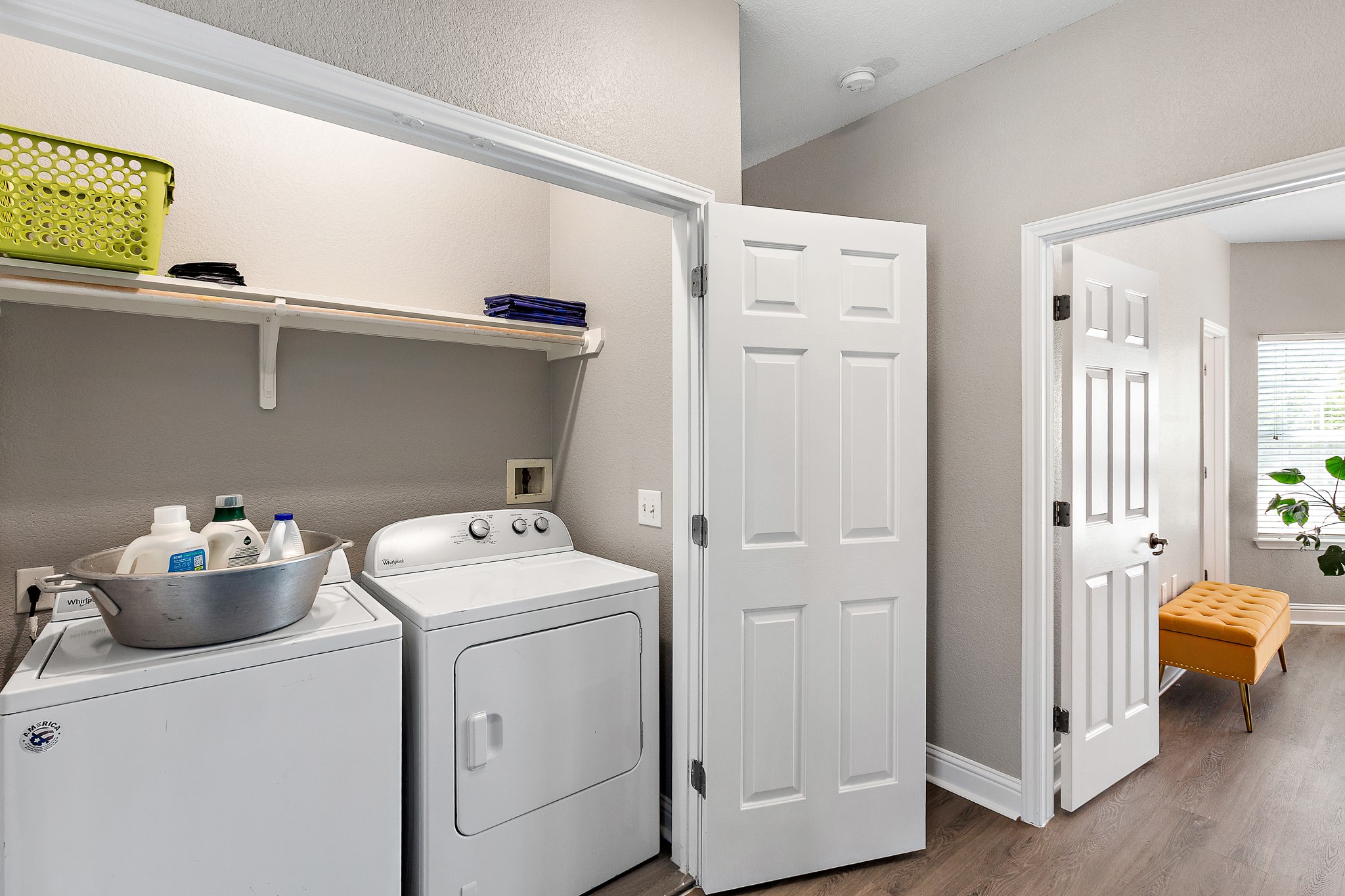 914 Bret Lane Austin, TX 78721 - Photo 22 of 33 a utility room with dryer and washer