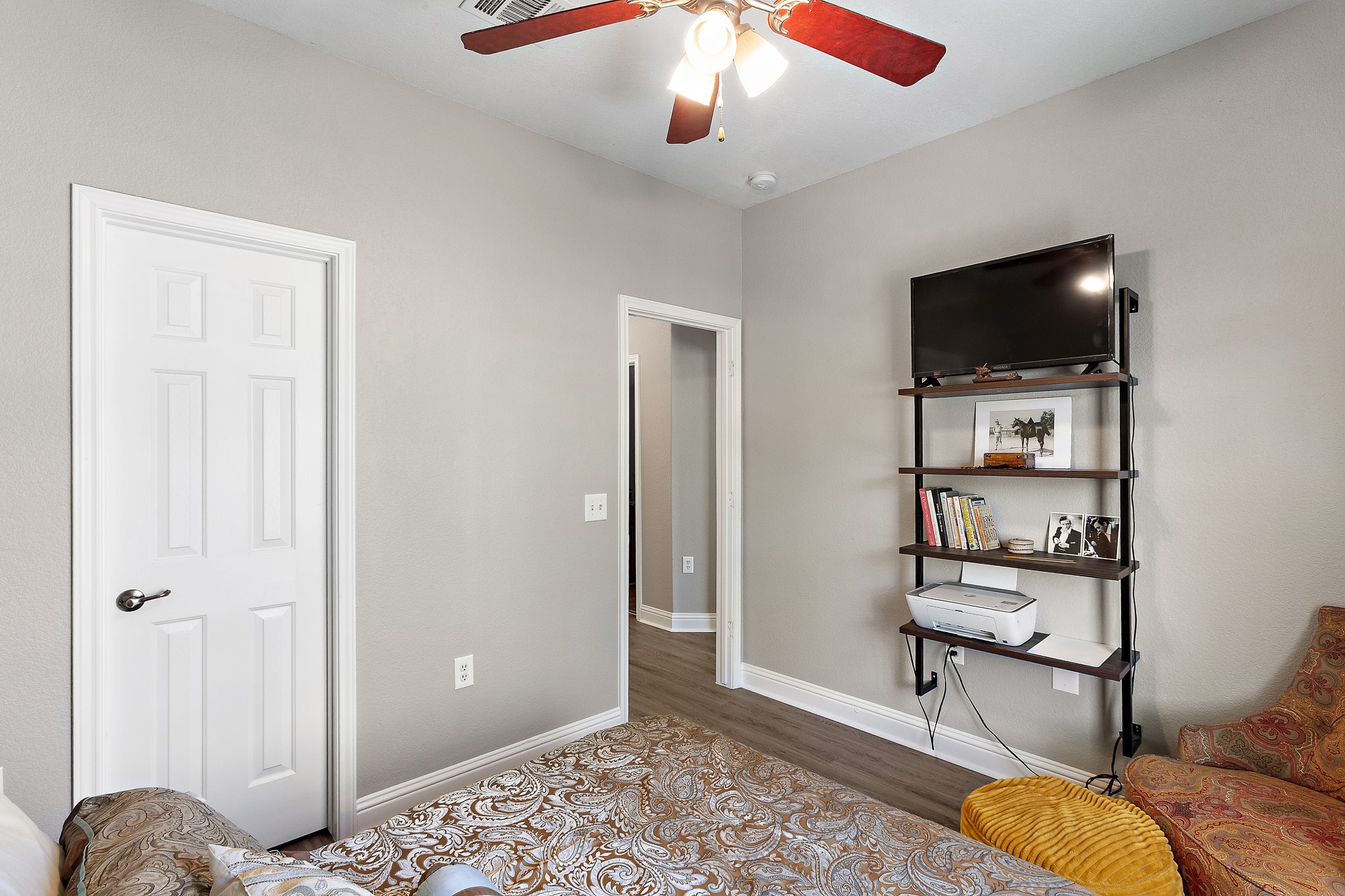 914 Bret Lane Austin, TX 78721 - Photo 23 of 34 a living room with furniture and a flat screen tv