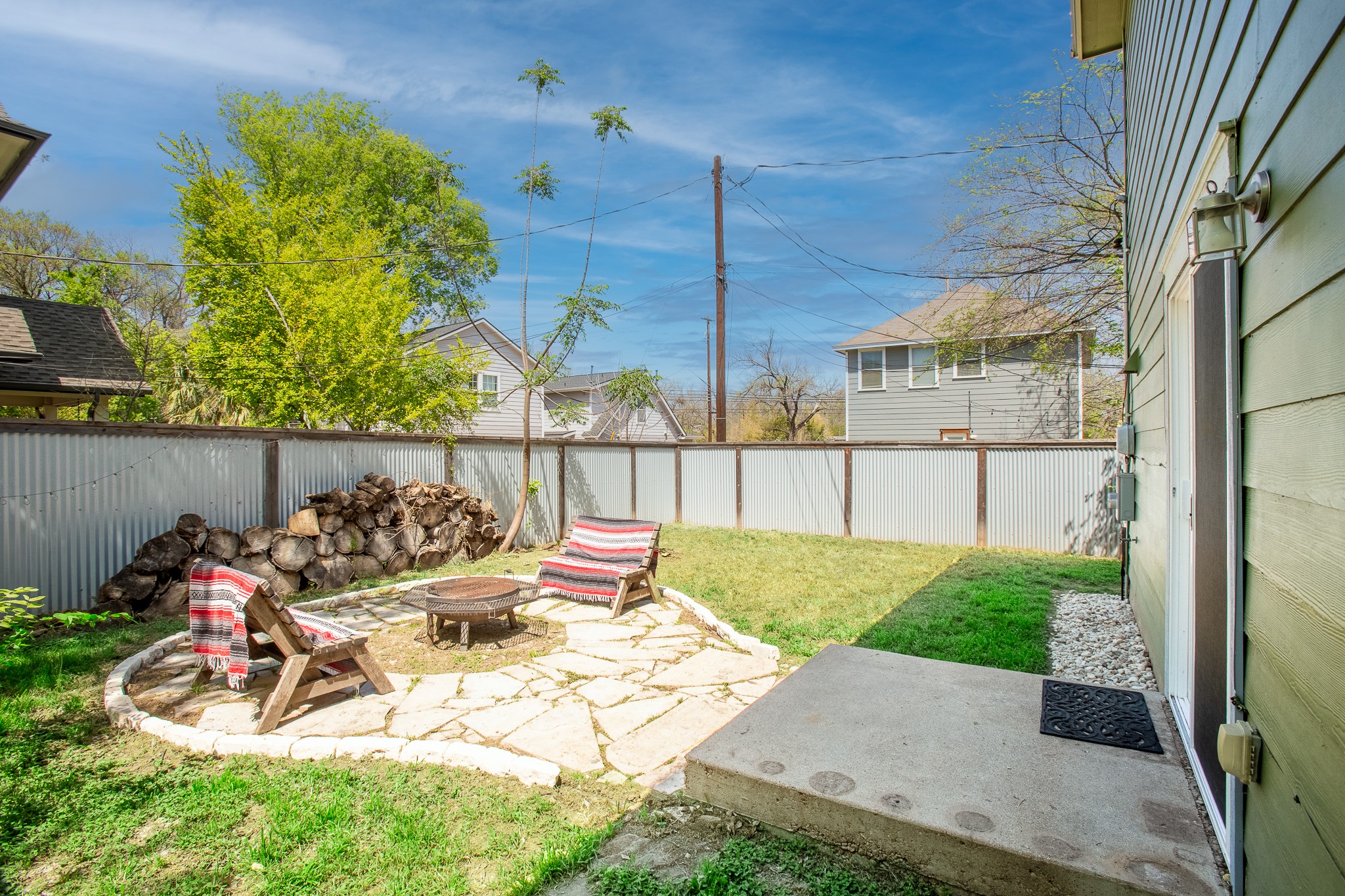 914 Bret Lane Austin, TX 78721 - Photo 24 of 33 a view of a backyard with plants