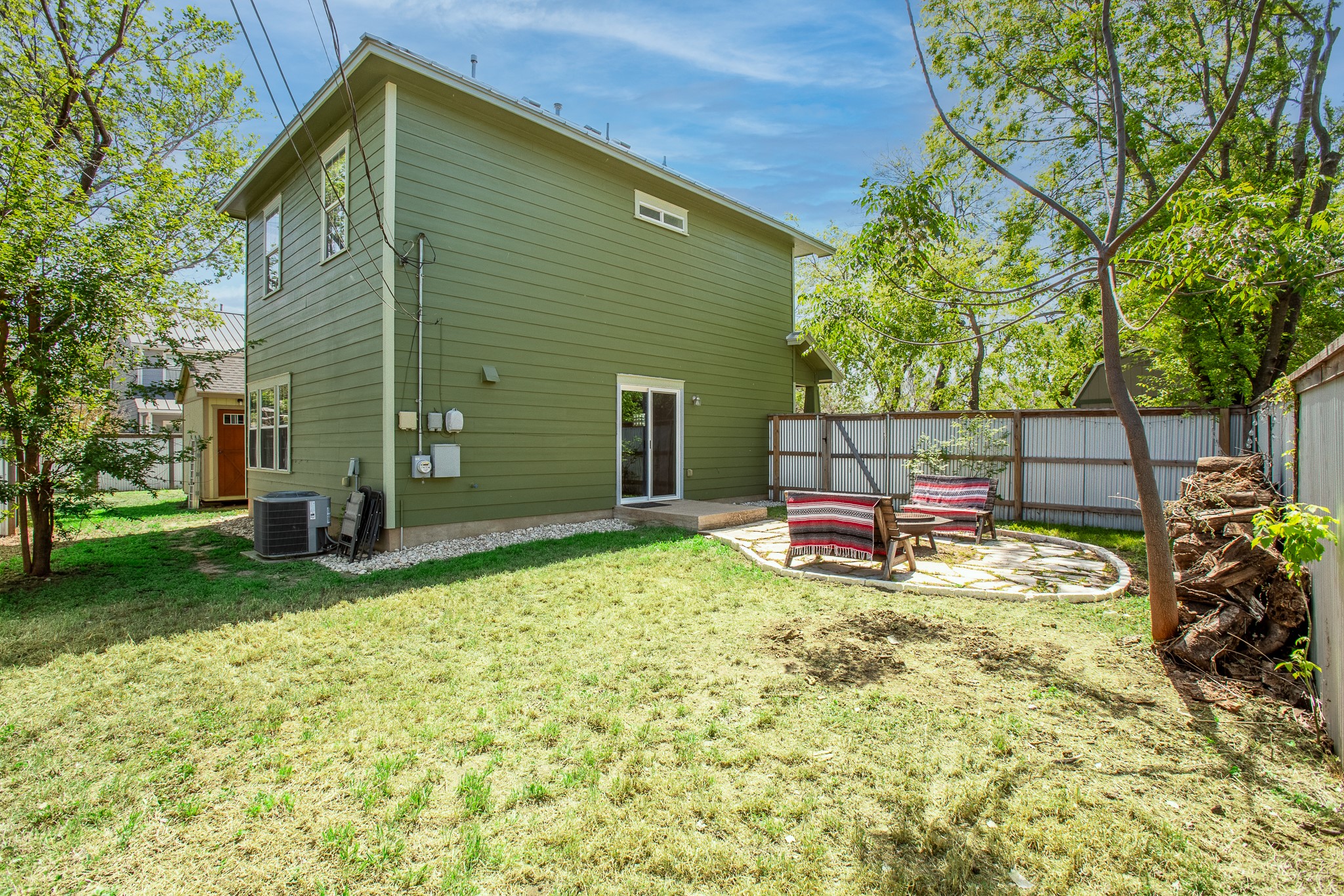 914 Bret Lane Austin, TX 78721 - Photo 31 of 34 a view of a house with backyard