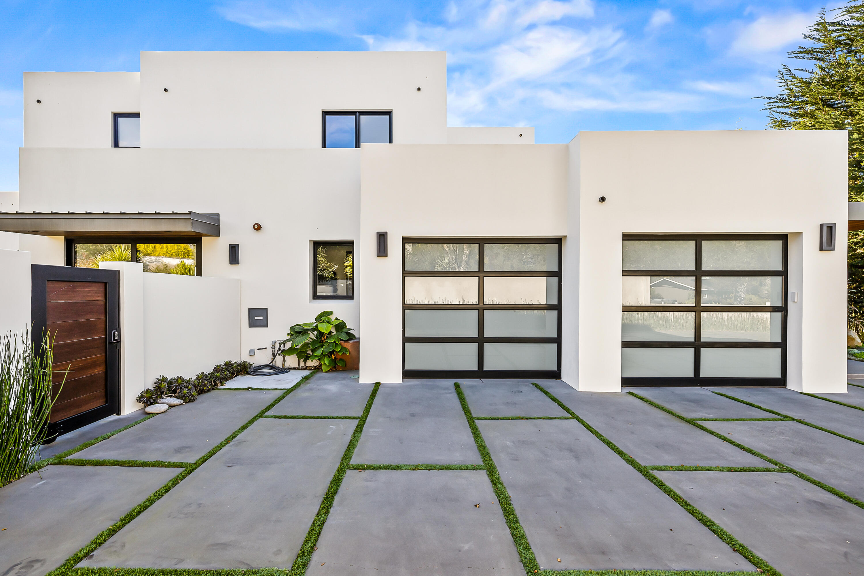 1131 Las Alturas Road, Unit SHARE A Santa Barbara, CA 93103 - Photo 32 of 32 a view of a garage