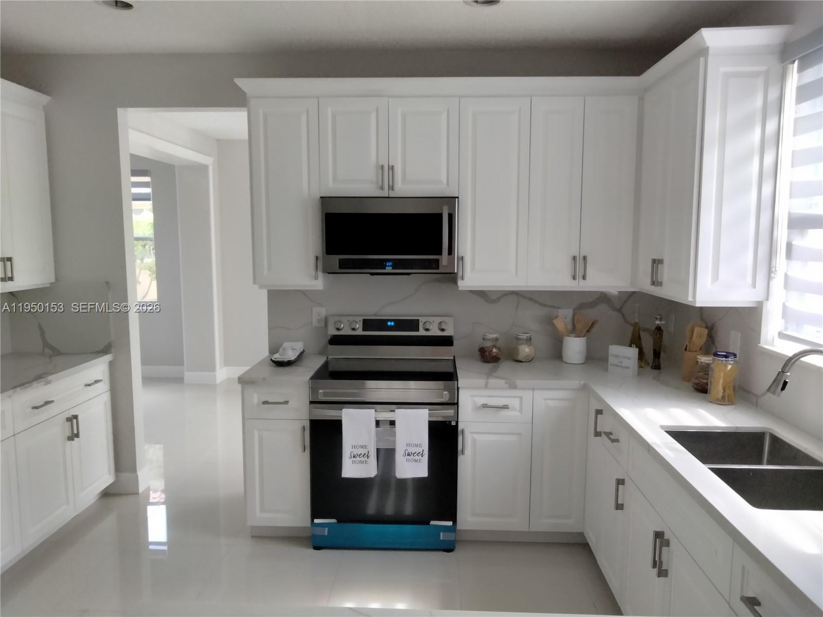 1249 Allamanda Way Weston, FL 33327 - Photo 14 of 68