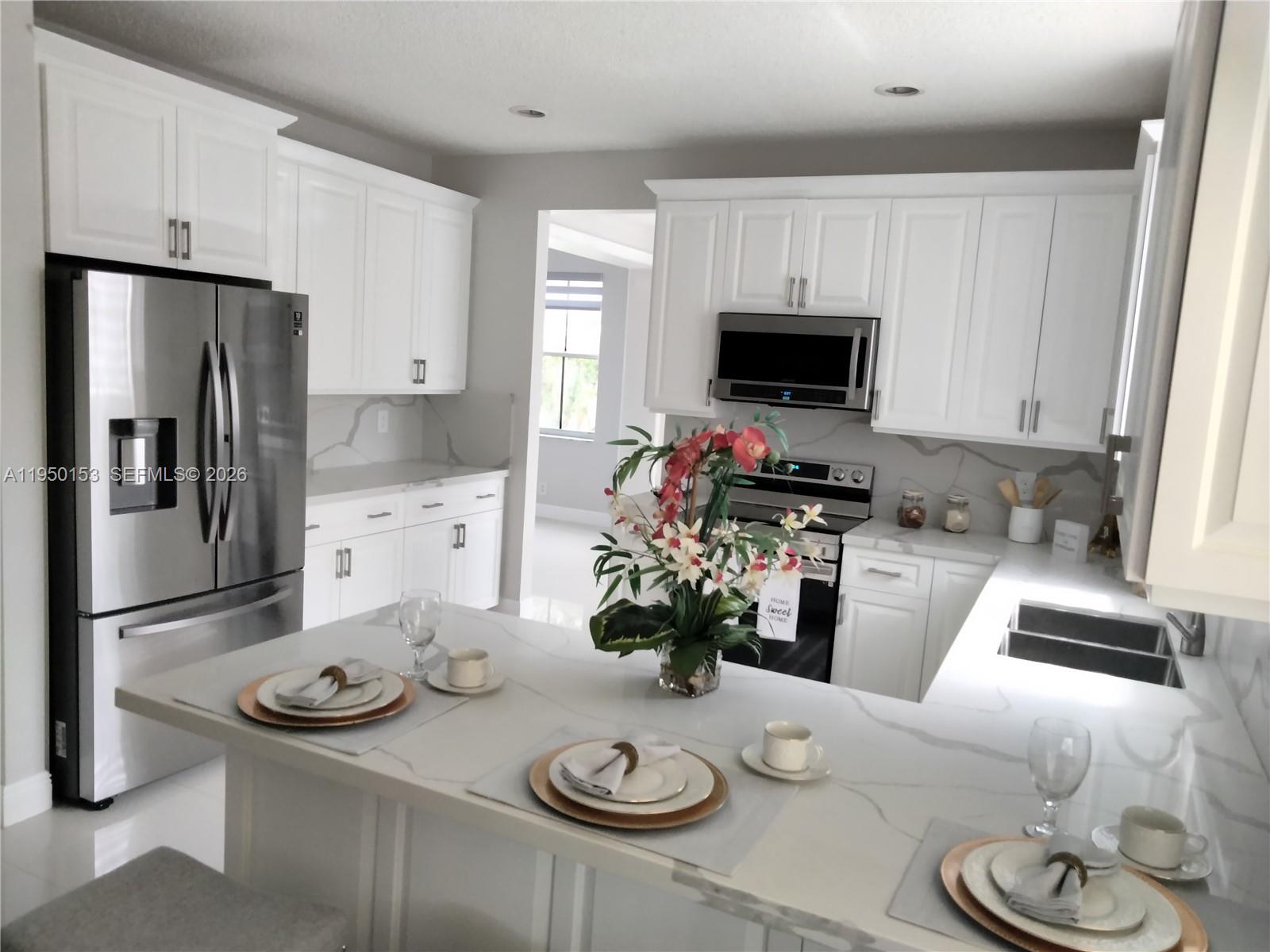 1249 Allamanda Way Weston, FL 33327 - Photo 16 of 68