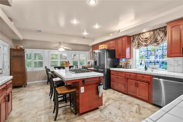 $1,225,000 | 334 Lakeside Avenue, Redlands, CA 92373