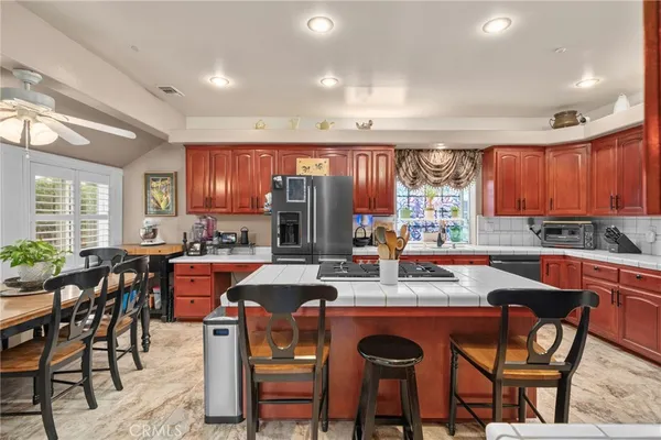 $1,225,000 | 334 Lakeside Avenue, Redlands, CA 92373