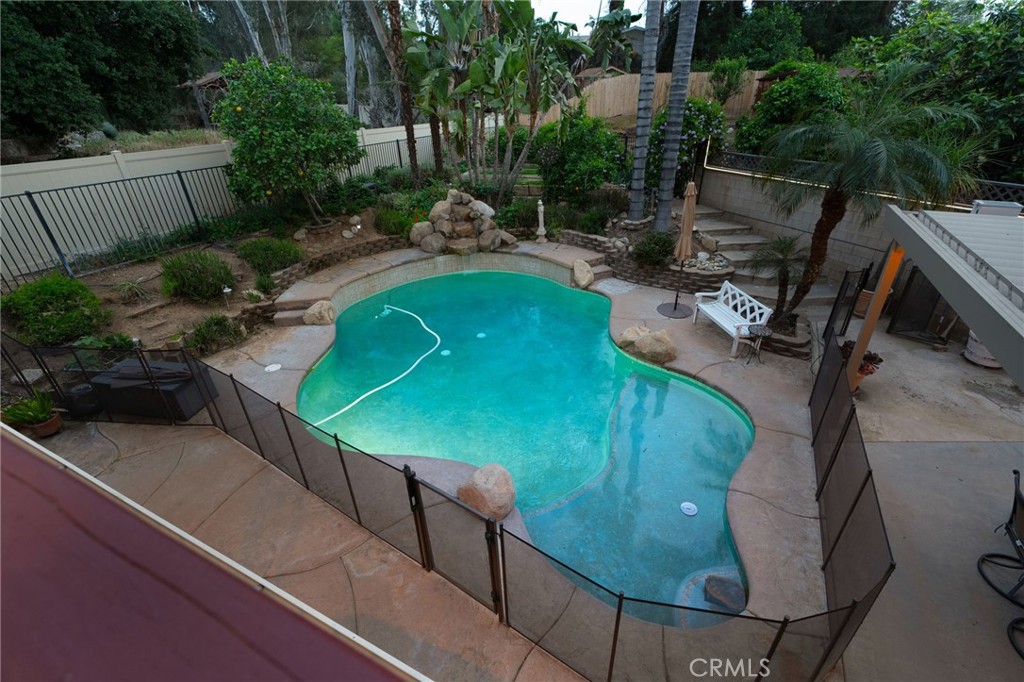 334 Lakeside Avenue Redlands, CA 92373 - Photo 45 of 63 a view of a backyard with plants and outdoor seating