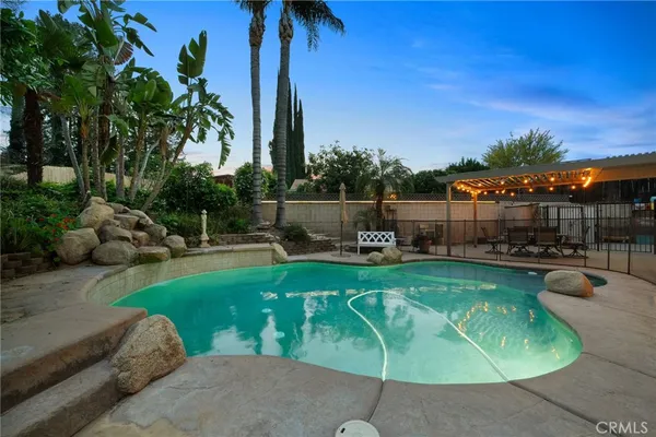 $1,225,000 | 334 Lakeside Avenue, Redlands, CA 92373