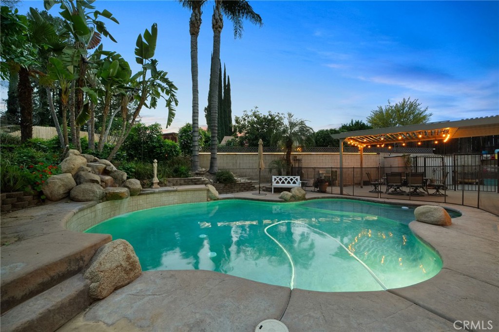 334 Lakeside Avenue Redlands, CA 92373 - Photo 5 of 63 a view of a backyard with swimming pool