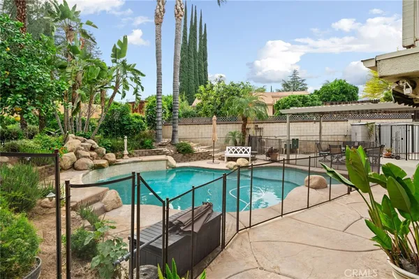 $1,225,000 | 334 Lakeside Avenue, Redlands, CA 92373