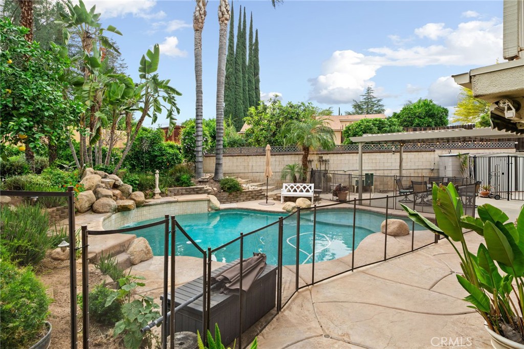 334 Lakeside Avenue Redlands, CA 92373 - Photo 52 of 63 a view of a chairs and table in patio