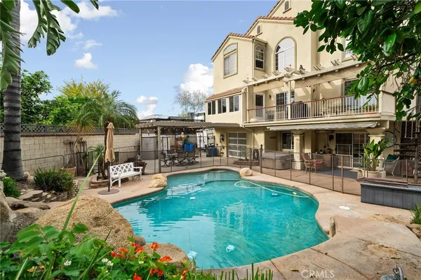 $1,225,000 | 334 Lakeside Avenue, Redlands, CA 92373