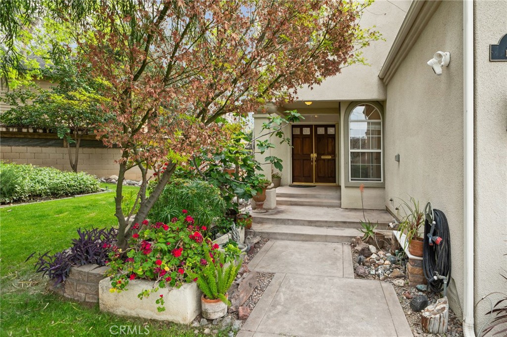 334 Lakeside Avenue Redlands, CA 92373 - Photo 6 of 63 a front view of a house with a garden