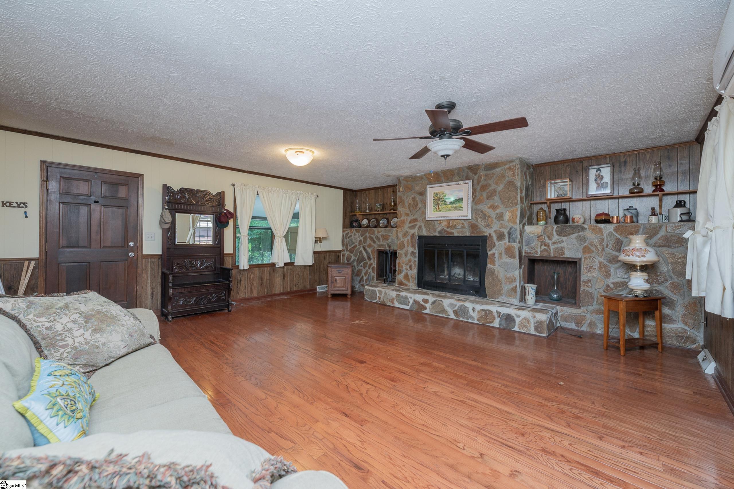 116 Sycamore Drive Marietta, SC 29661 - Photo 26 of 37