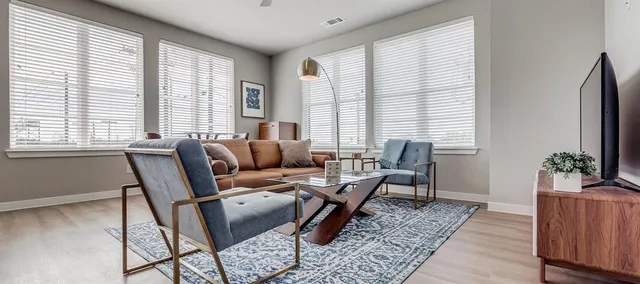 $2,350 | 3900 Commerce Street, Unit 438, Dallas, TX 75226