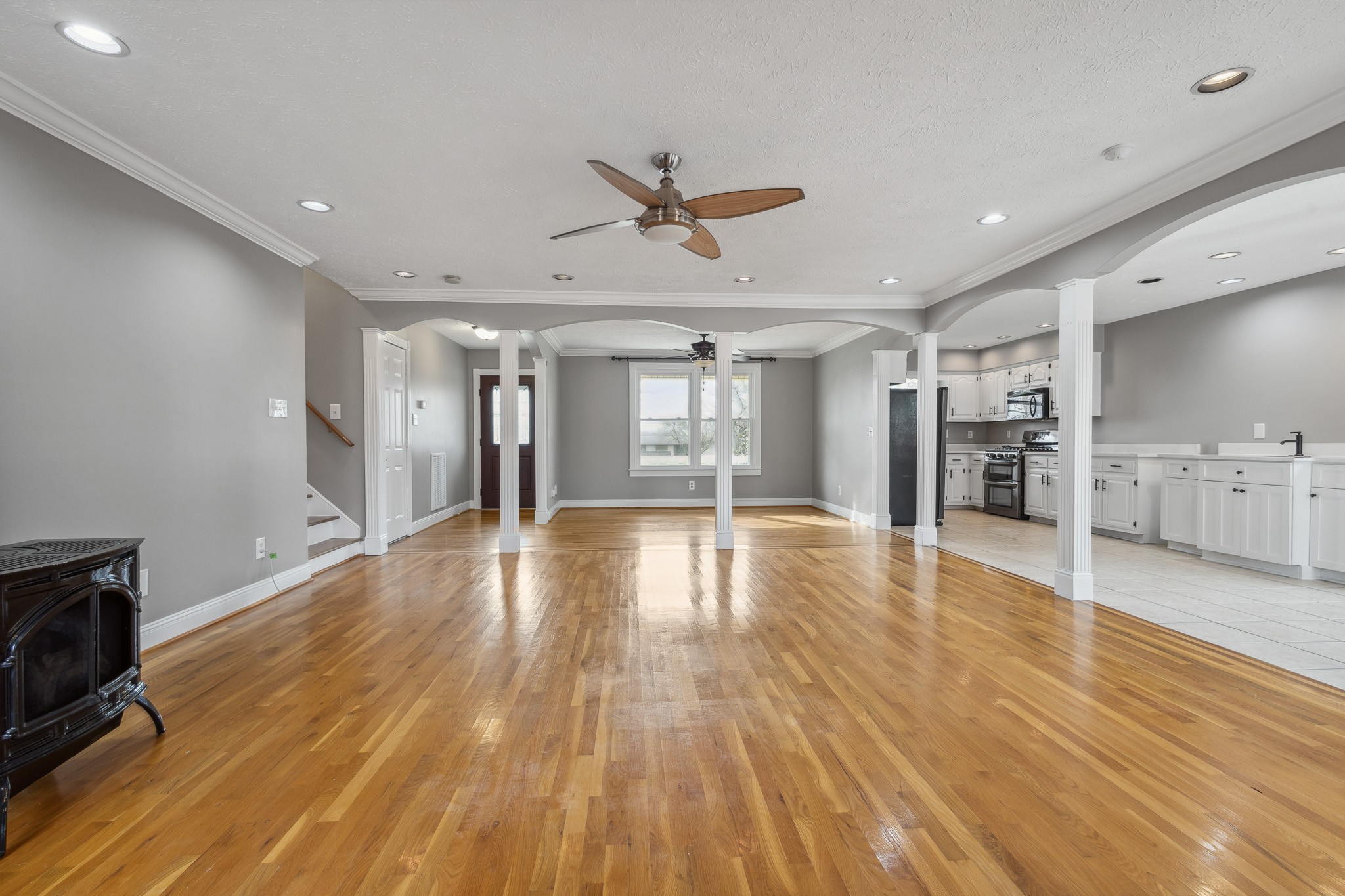 195 Cherokee Road Hendersonville, TN 37075 - Photo 11 of 61 a view of a big room with wooden floor and a kitchen