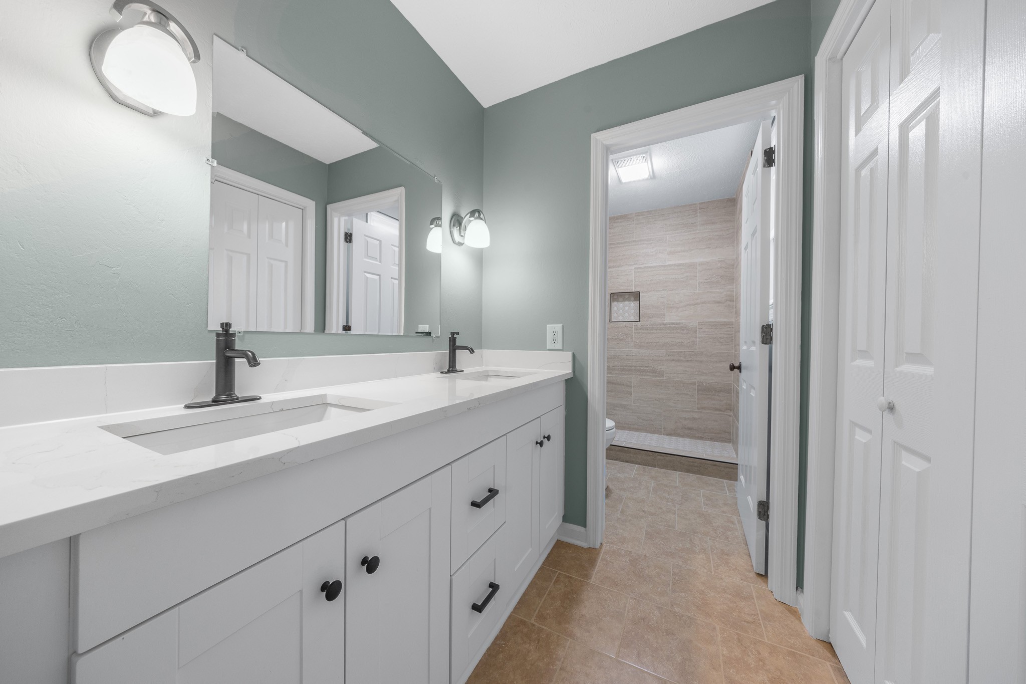 195 Cherokee Road Hendersonville, TN 37075 - Photo 22 of 61 a bathroom with a double vanity sink mirror and double