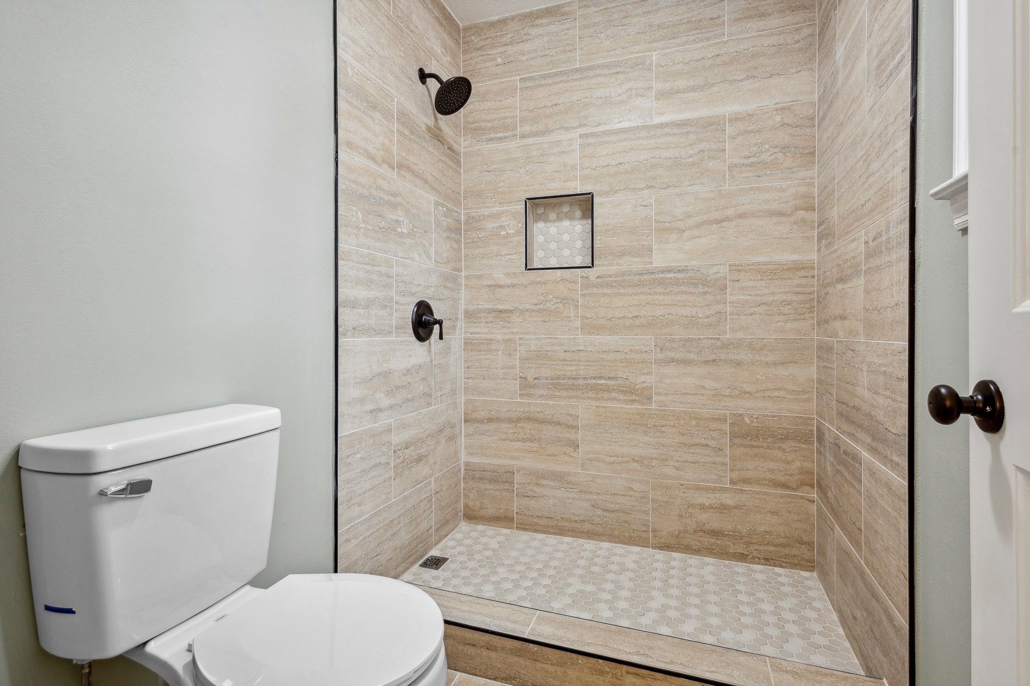 195 Cherokee Road Hendersonville, TN 37075 - Photo 24 of 61 a bathroom with a toilet and a shower