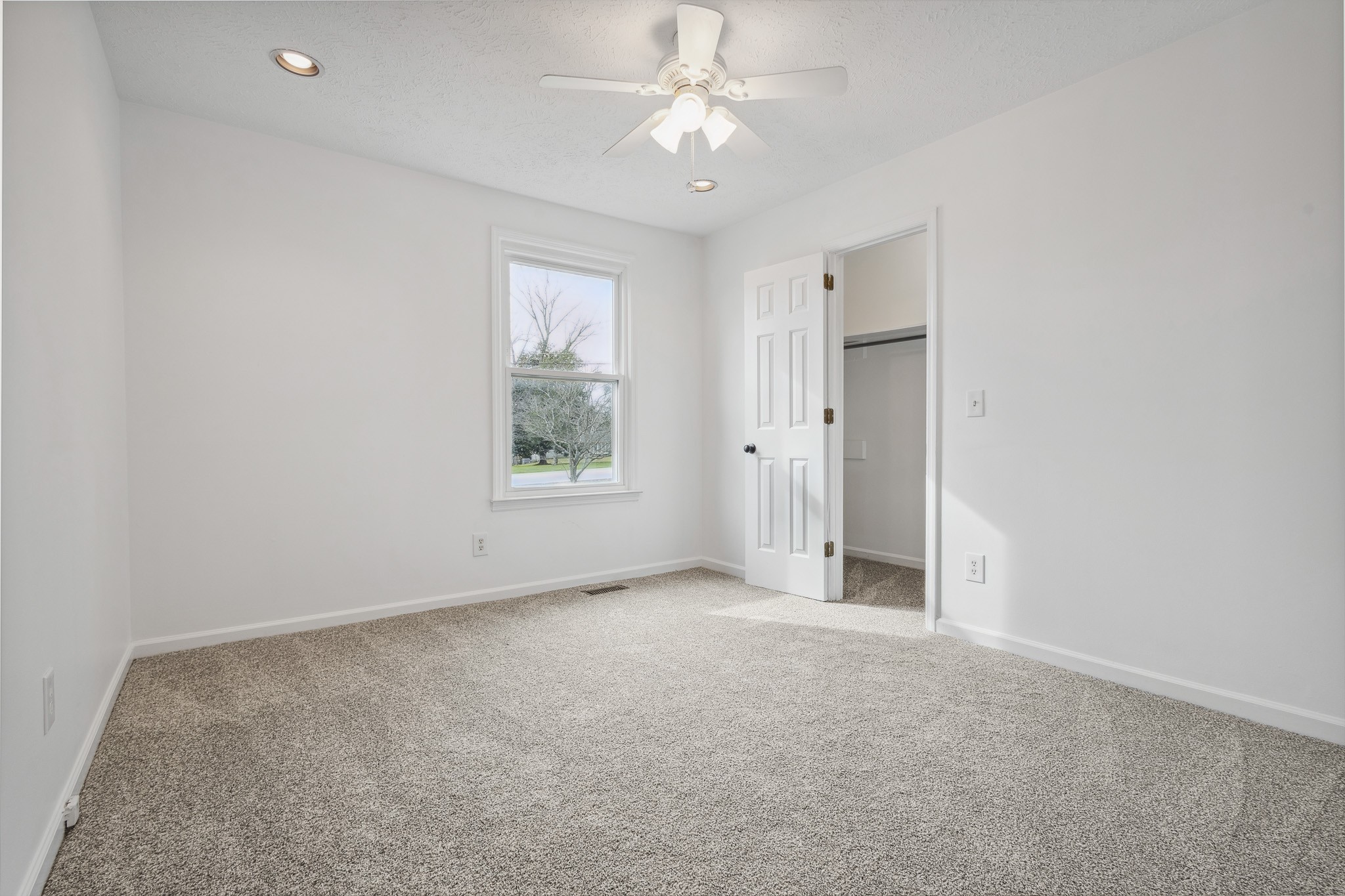 195 Cherokee Road Hendersonville, TN 37075 - Photo 29 of 61 an empty room with a ceiling fan and a window