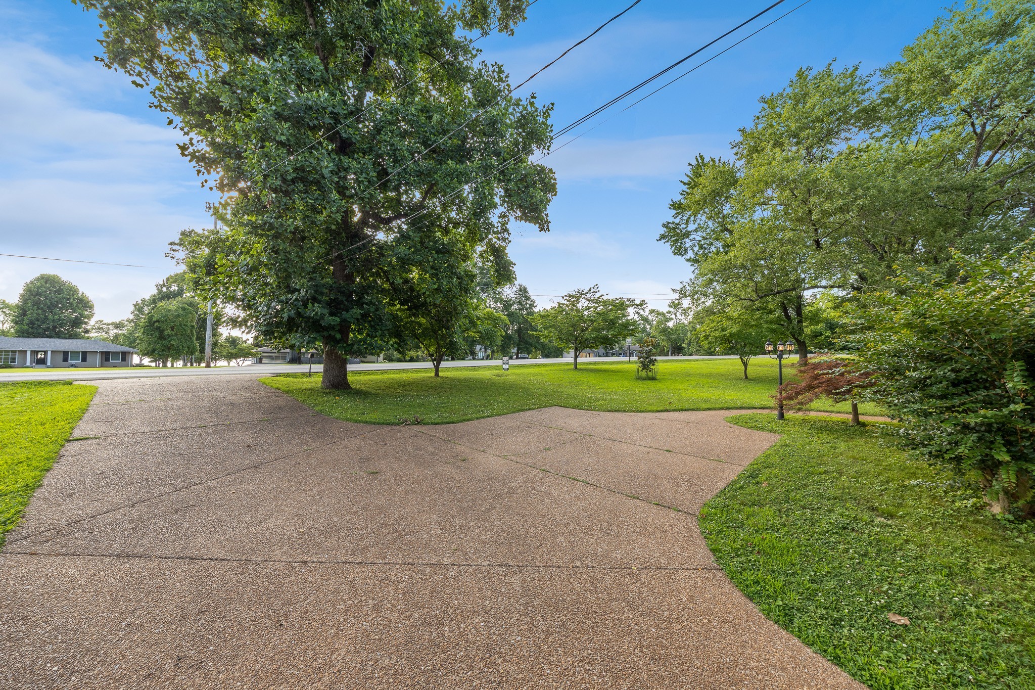195 Cherokee Road Hendersonville, TN 37075 - Photo 38 of 61 a view of a park with large trees