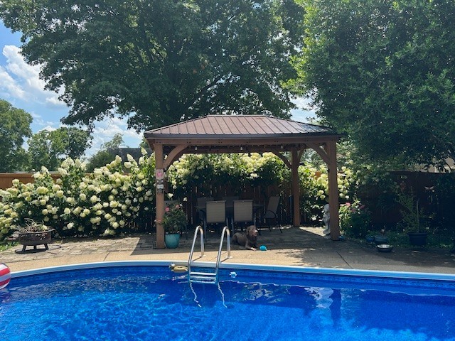 195 Cherokee Road Hendersonville, TN 37075 - Photo 39 of 61 a view of a swimming pool with sitting area and furniture