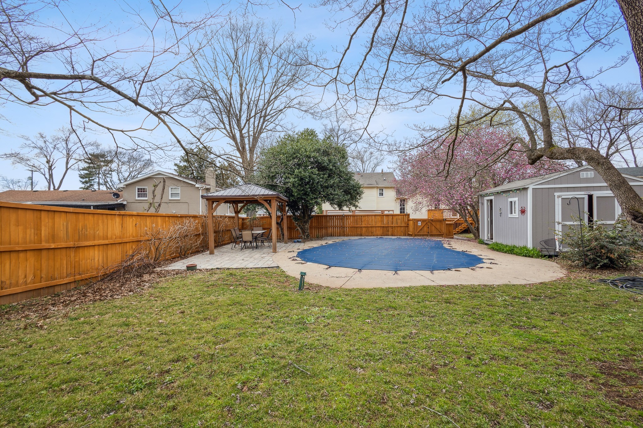 195 Cherokee Road Hendersonville, TN 37075 - Photo 44 of 61 a view of a house with pool and sitting area