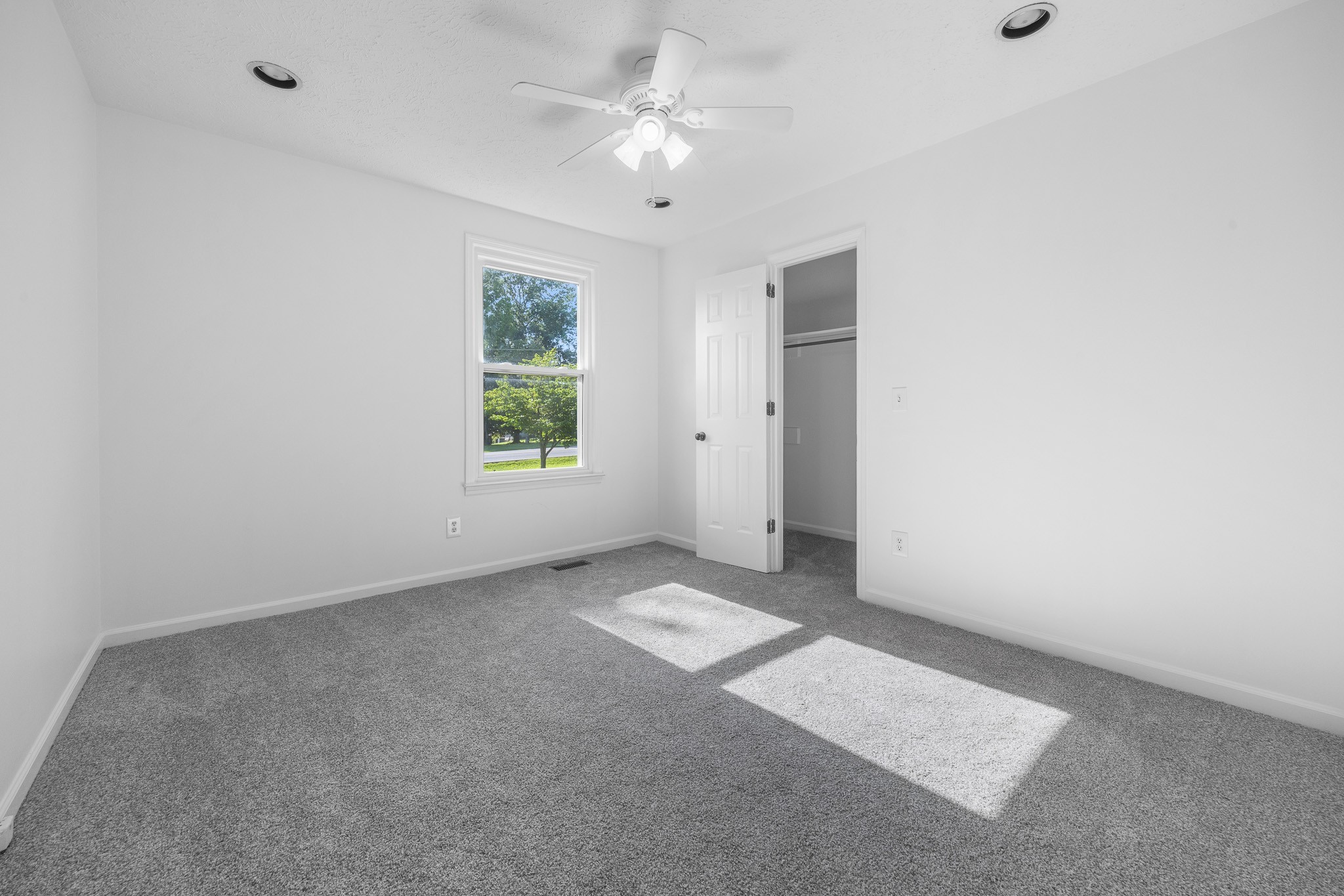 195 Cherokee Road Hendersonville, TN 37075 - Photo 57 of 61 an empty room with windows and fan
