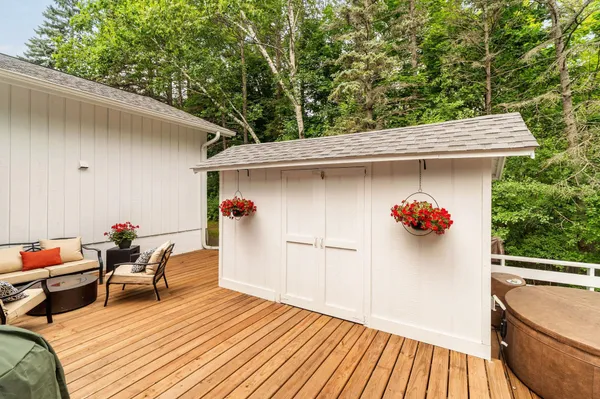 $695,000 | 630 Valley Drive, Duluth, MN 55804