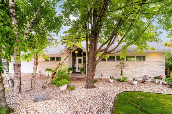 $695,000 | 630 Valley Drive, Duluth, MN 55804