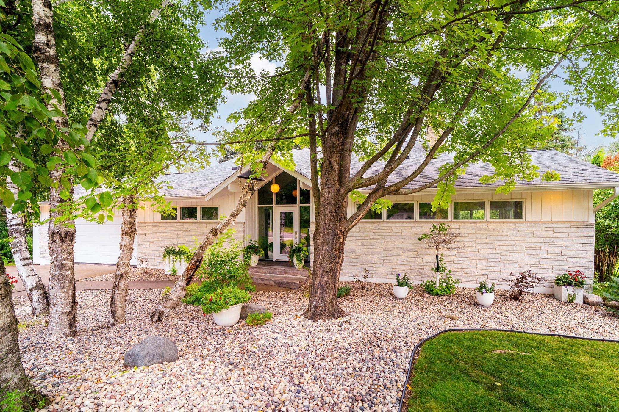 630 Valley Drive Duluth, MN 55804 - Photo 2 of 46