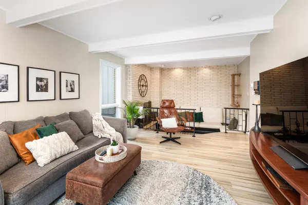 $695,000 | 630 Valley Drive, Duluth, MN 55804