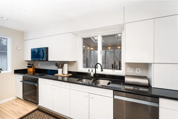 $695,000 | 630 Valley Drive, Duluth, MN 55804