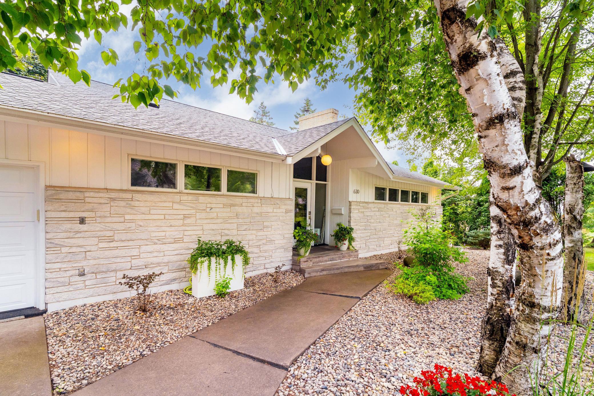 630 Valley Drive Duluth, MN 55804 - Photo 3 of 46