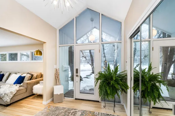 $695,000 | 630 Valley Drive, Duluth, MN 55804