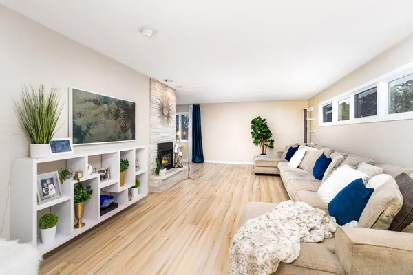 $695,000 | 630 Valley Drive, Duluth, MN 55804