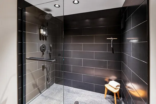 $695,000 | 630 Valley Drive, Duluth, MN 55804